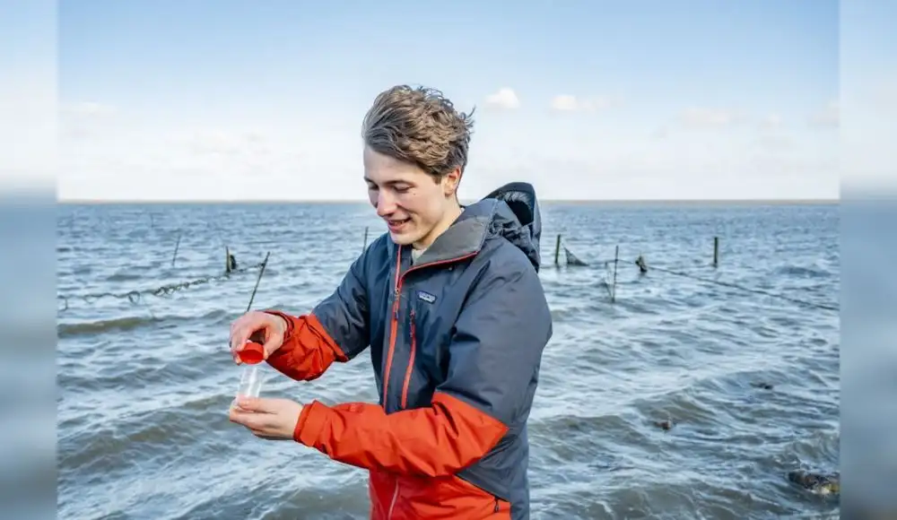 Microplásticos: Joven inventa método para eliminarlos del agua Microplásticos: Joven inventa método para eliminarlos del agua