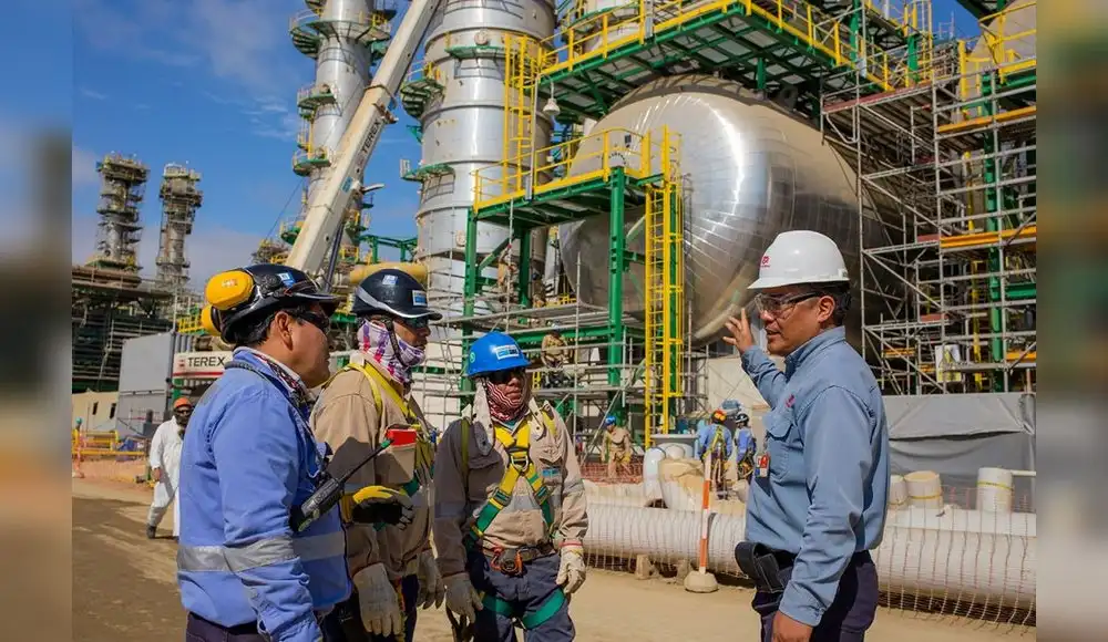 Refinería Talara: Vecinos denuncian que contamina el medio ambiente Refinería Talara: Vecinos denuncian que contamina el medio ambiente