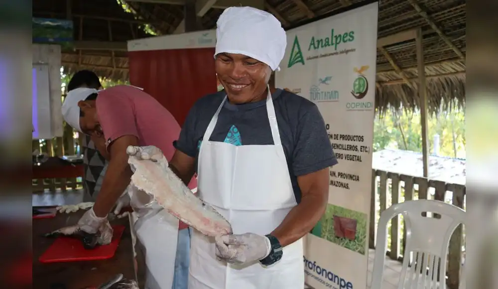 Emprendedores awajún crean biocuero a partir de piel de peces