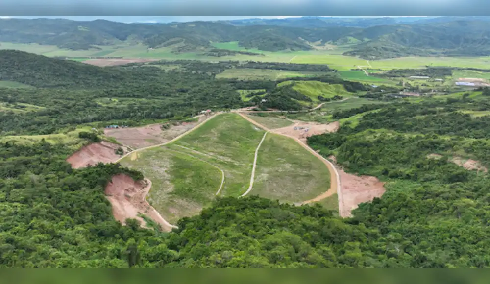 Perú recupera enorme terreno afectado por residuos sólidos Perú recupera enorme terreno afectado por residuos sólidos
