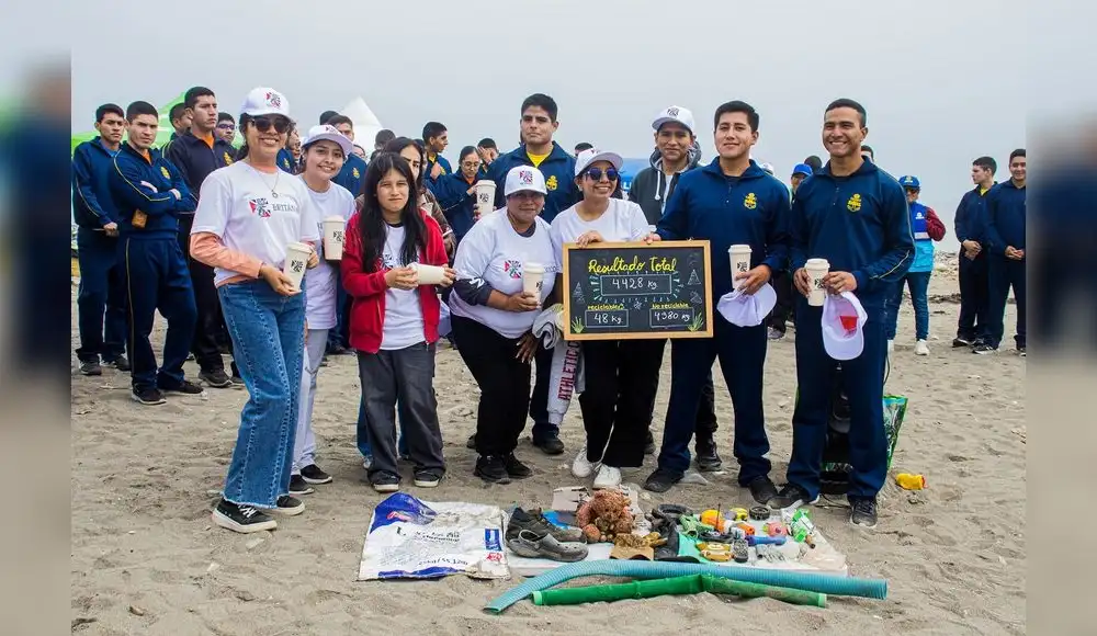 Voluntarios recogen más de 4,000 kilos de residuos de playa Márquez Voluntarios recogen más de 4,000 kilos de residuos de playa Márquez