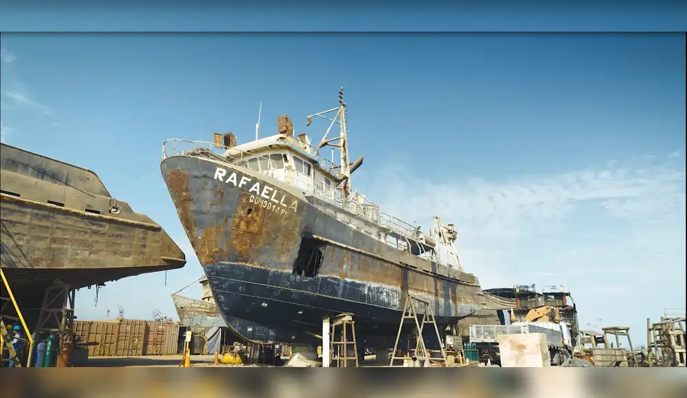 Barcos viejos son reciclados para aprovechar su chatarra