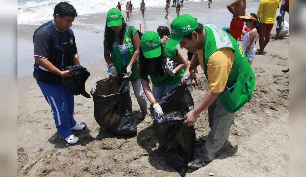 Voluntarios recogen más de una tonelada de residuos en La Arenilla