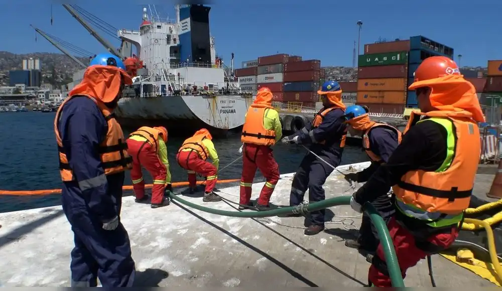 Chiclayo: Ejecutan simulacro de derrame de petróleo en Playa de Lobos Chiclayo: Ejecutan simulacro de derrame de petróleo en Playa de Lobos