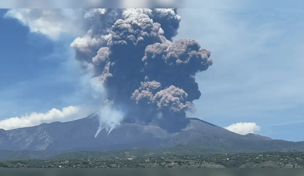 Volcán Etna entra en erupción y provoca temor en Italia Volcán Etna entra en erupción y provoca temor en Italia