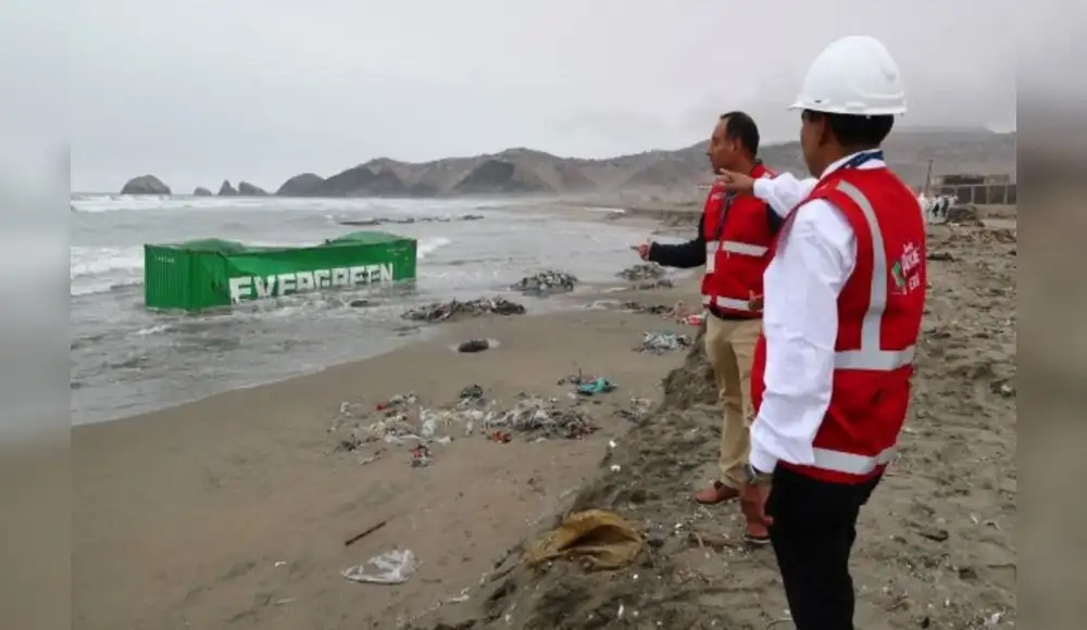 Constatan daños ecológicos tras caída de contenedores en mar del Callao Constatan daños ecológicos tras caída de contenedores en mar del Callao