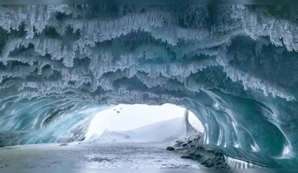 La cueva de hielo más antigua del mundo se derrite a velocidad récord La cueva de hielo más antigua del mundo se derrite a velocidad récord