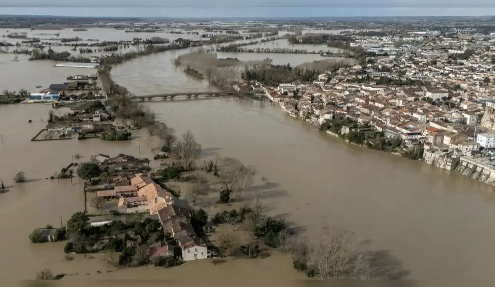 Francia registra 35 días consecutivos de lluvias Francia registra 35 días consecutivos de lluvias
