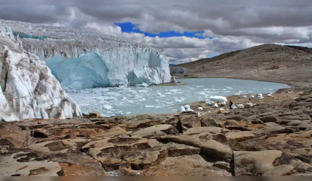 Estudio confirma acelerado retroceso de glaciar y Quelccaya Estudio confirma acelerado retroceso de glaciar y Quelccaya