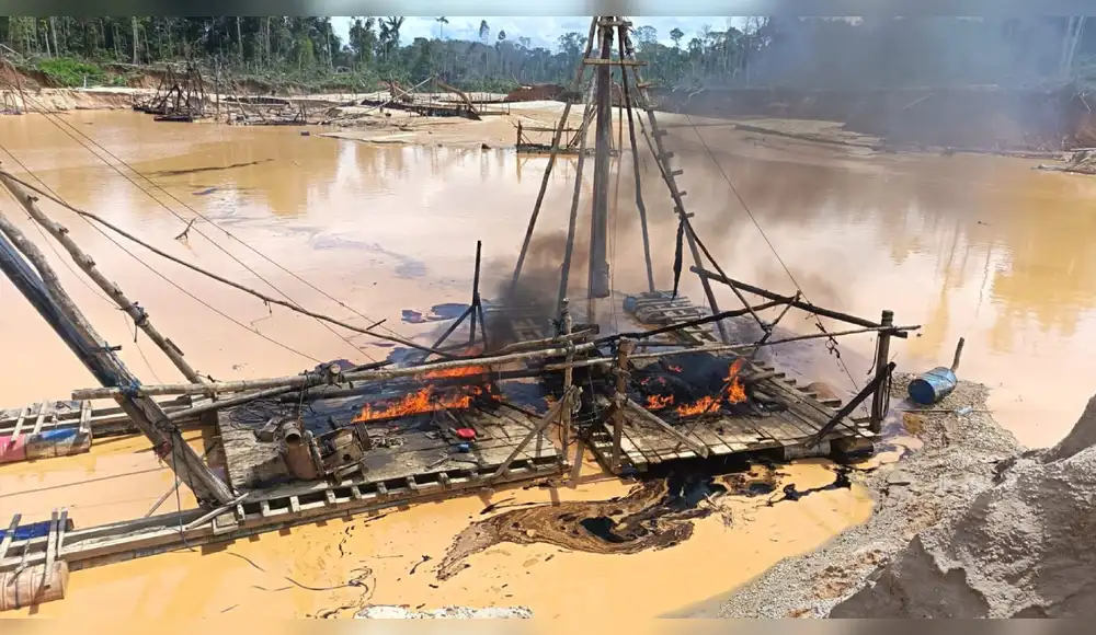 Tambopata: Destruyen 49 dragas y desmantelan campamentos de minería ilegal
