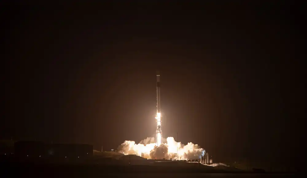 Lanzamiento masivo de satélites llena la atmósfera de hollín Lanzamiento masivo de satélites llena la atmósfera de hollín