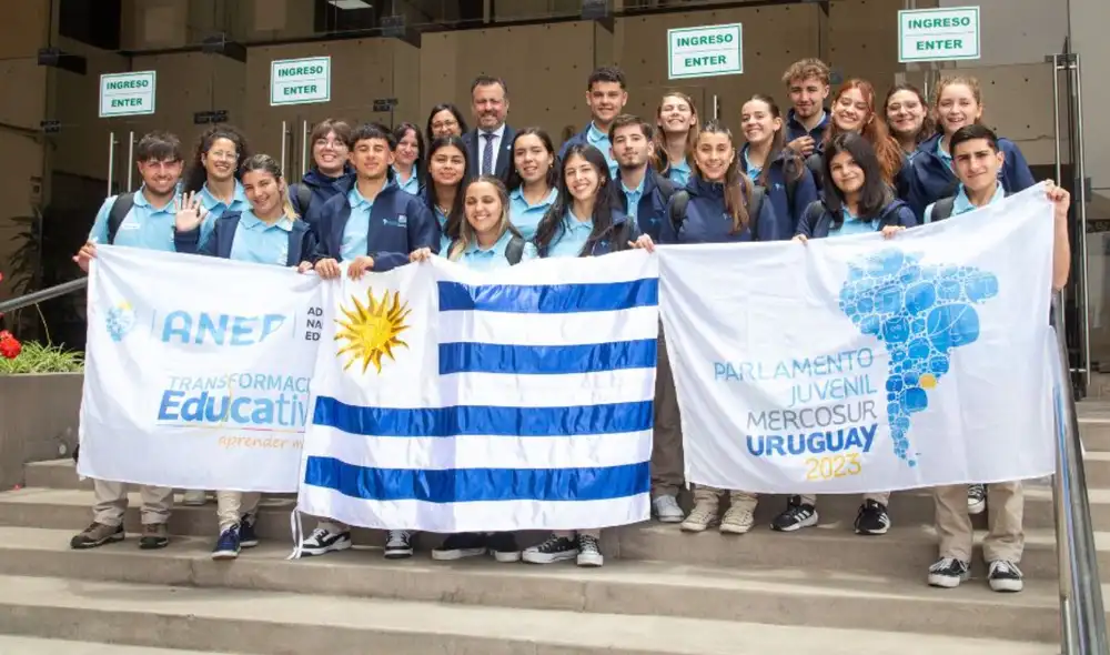 Jóvenes de Uruguay hacen participan en intercambio