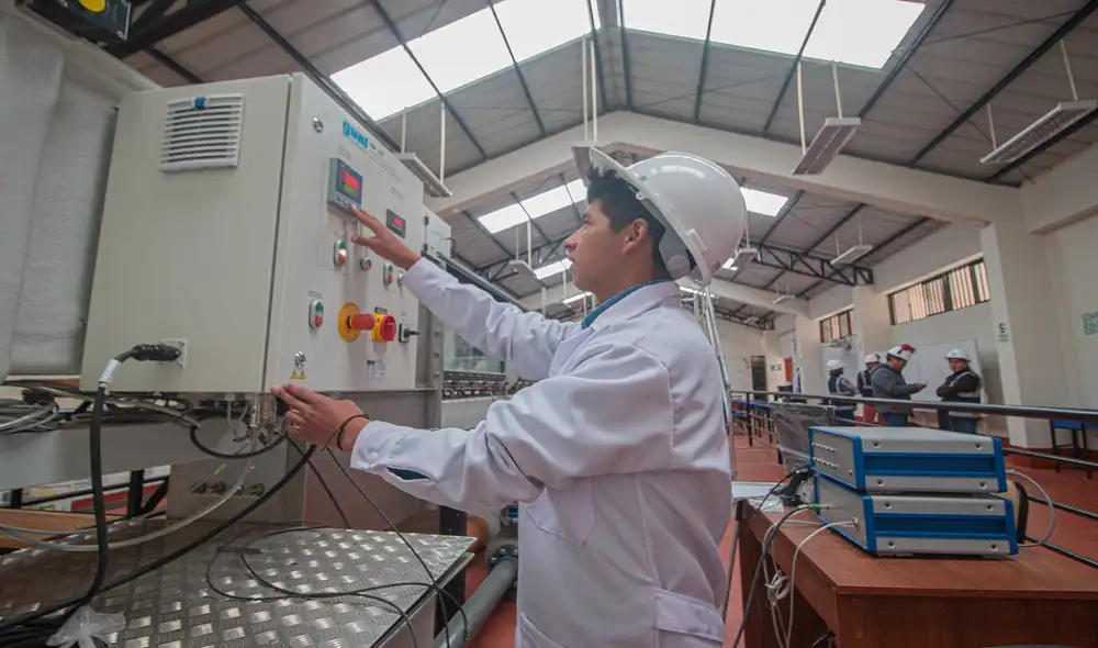 Los becarios pueden estudiar entre más de 120 carreras técnicas con alta demanda laboral. Foto: difusión beca