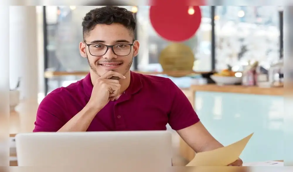 La elección entre Ingeniería de Sistemas e Ingeniería Industrial dependerá de tus intereses personales y objetivos profesionales. Foto: difusión profesional