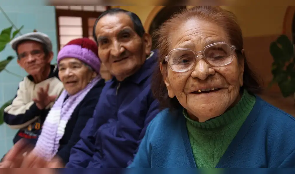 ¿Cuidas a una persona adulta mayor? Evita estos hábitos que pueden afectar su salud