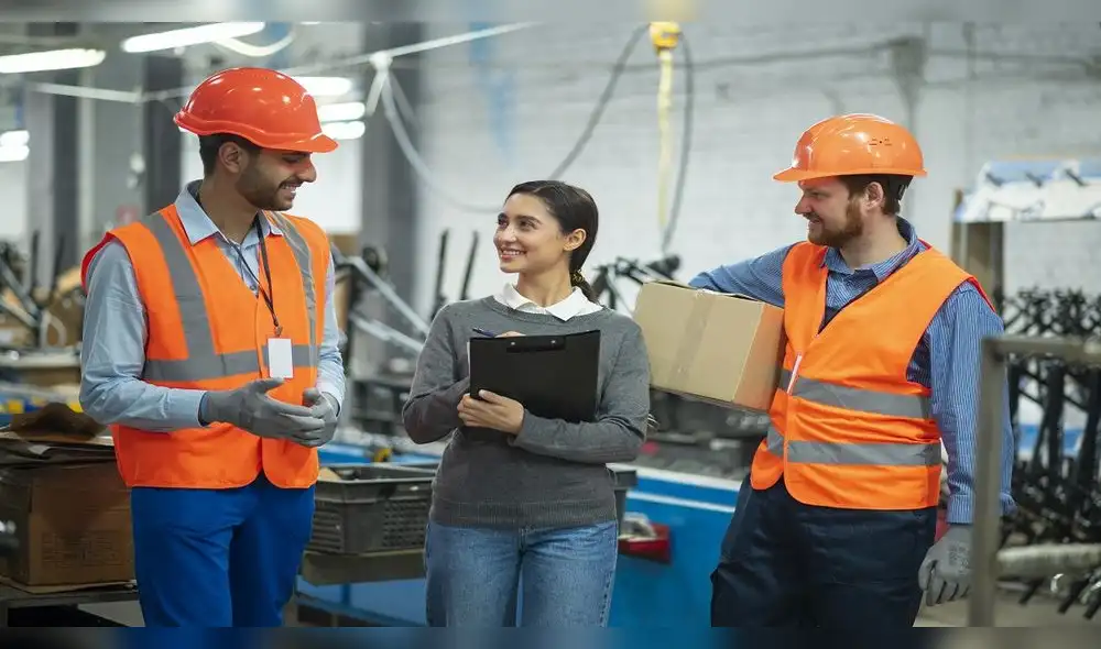 Las carreras tecnológicas no solo ofrecen un futuro prometedor, sino que también son fundamentales para el desarrollo de la sociedad moderna. Foto: difusión carreras
