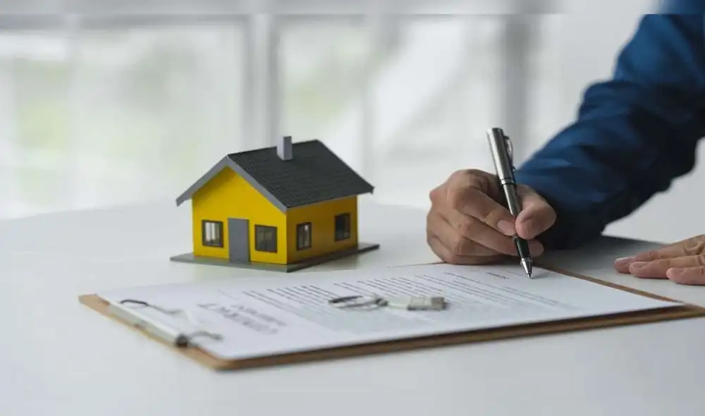 Al revisar un contrato de alquiler, es fundamental prestar atención a cada uno de estos aspectos para proteger tus derechos como inquilino. Foto: difusión conjtrato casa