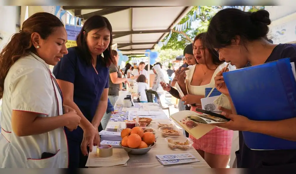 Una alimentación saludable es clave para el éxito académico de los universitarios. Foto: difusión lonchera saludable