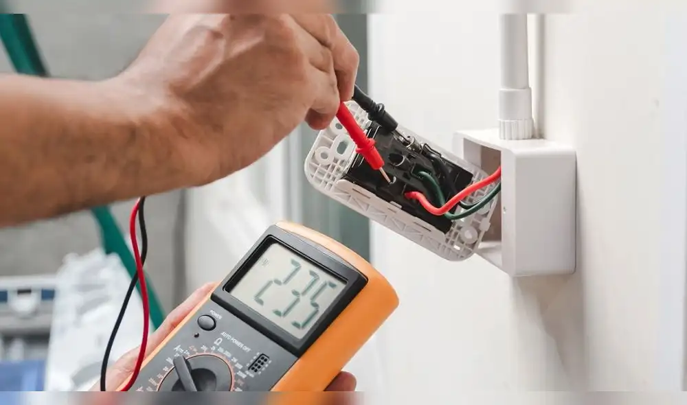 Estar atento a las señales de una instalación eléctrica antigua es fundamental para garantizar la seguridad y el bienestar en el hogar. Foto: difusión luz