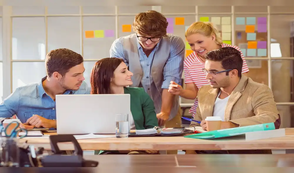El aprendizaje colaborativo promueve la interacción entre estudiantes, fomentando el trabajo en equipo y el intercambio de ideas. Foto: difusión universidad