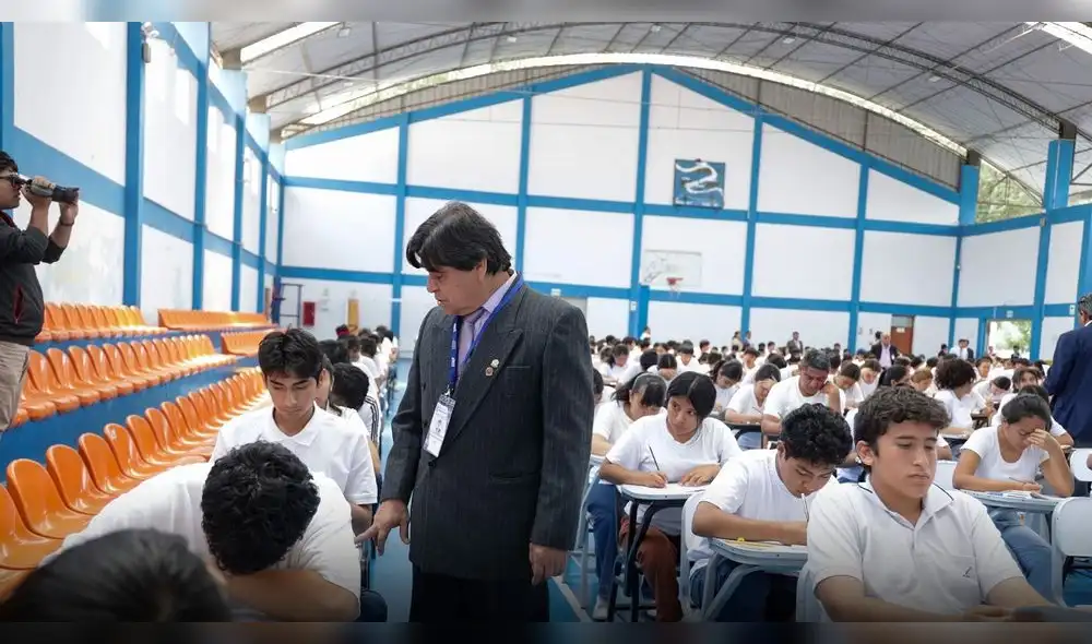 La confianza excesiva puede llevar a respuestas apresuradas, mientras que la inseguridad puede resultar en la omisión de preguntas que podrían ser fáciles. EXAMEN DE ADMISION