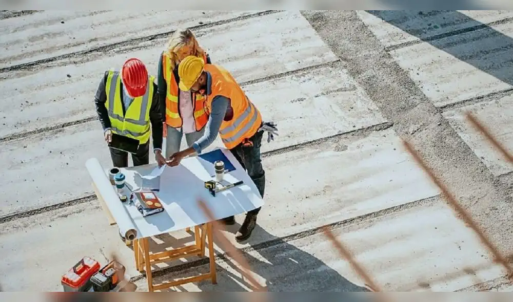 La supervisión constante durante la construcción es esencial para garantizar que se cumplan los plazos y la calidad del trabajo. construccion casa