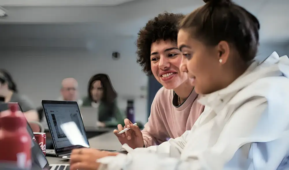 Sunedu plantea un nuevo reglamento para la educación universitaria, estableciendo requisitos para los programas en modalidad semipresencial y a distancia Sunedu plantea un nuevo reglamento para la educación universitaria, estableciendo requisitos para los programas en modalidad semipresencial y a distancia