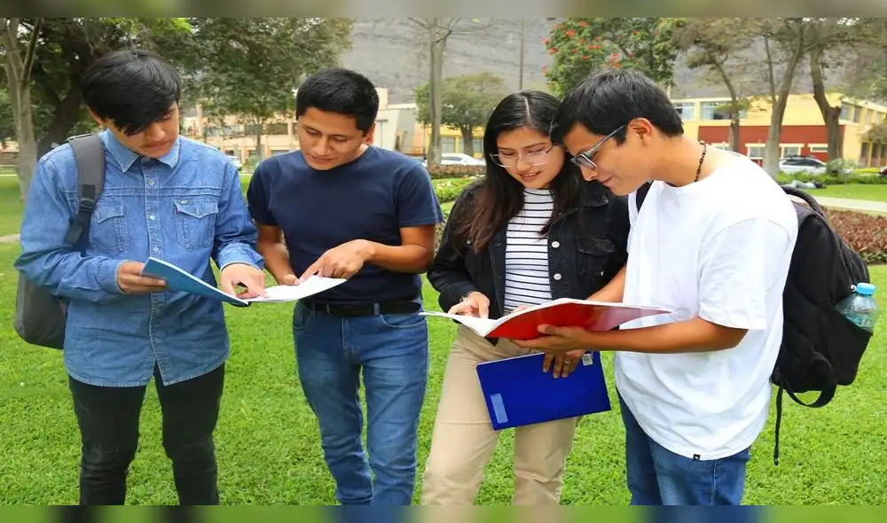 La universidad no solo es un lugar para aprender, sino también un espacio para crecer como persona. universidad