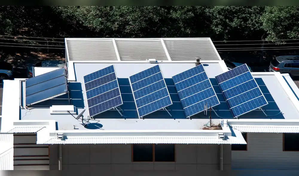 Antes de decidirte por la instalación de paneles solares, es fundamental analizar varios aspectos que influirán en la efectividad y rentabilidad de la inversión.