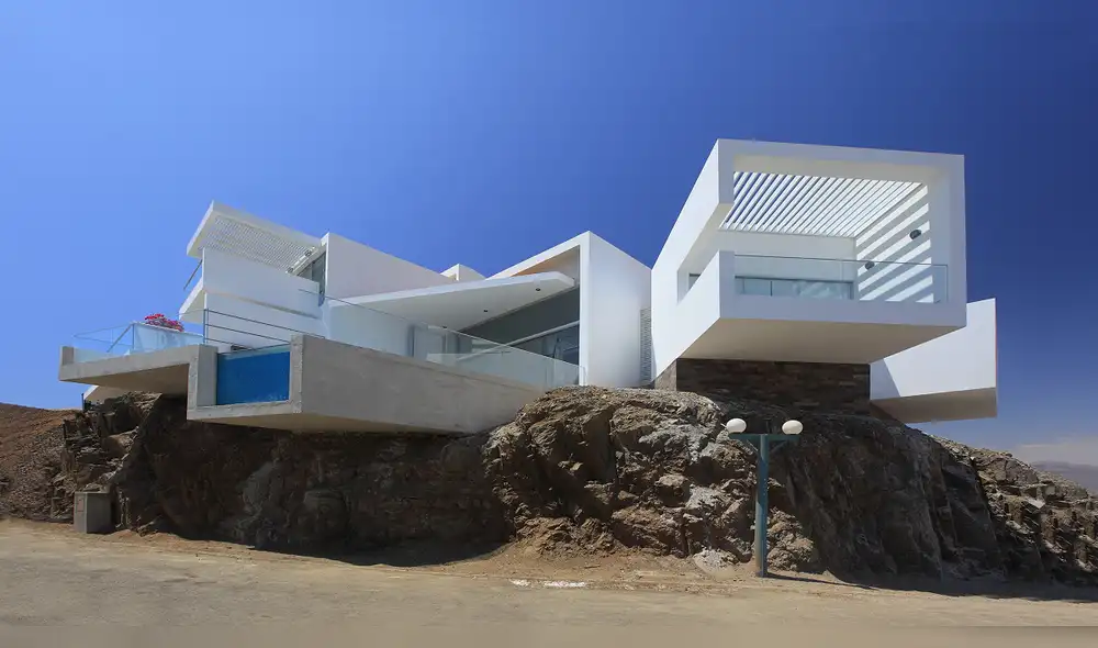 Invertir en una vivienda de playa implica evaluar diversos factores más allá del precio. Invertir en una vivienda de playa implica evaluar diversos factores más allá del precio.
