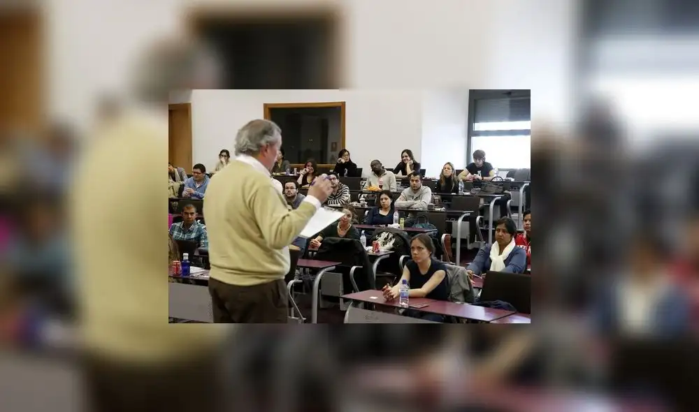 Estudiar un posgrado en Docencia Universitaria ofrece múltiples beneficios que impactan tanto en el desarrollo profesional como en el personal.