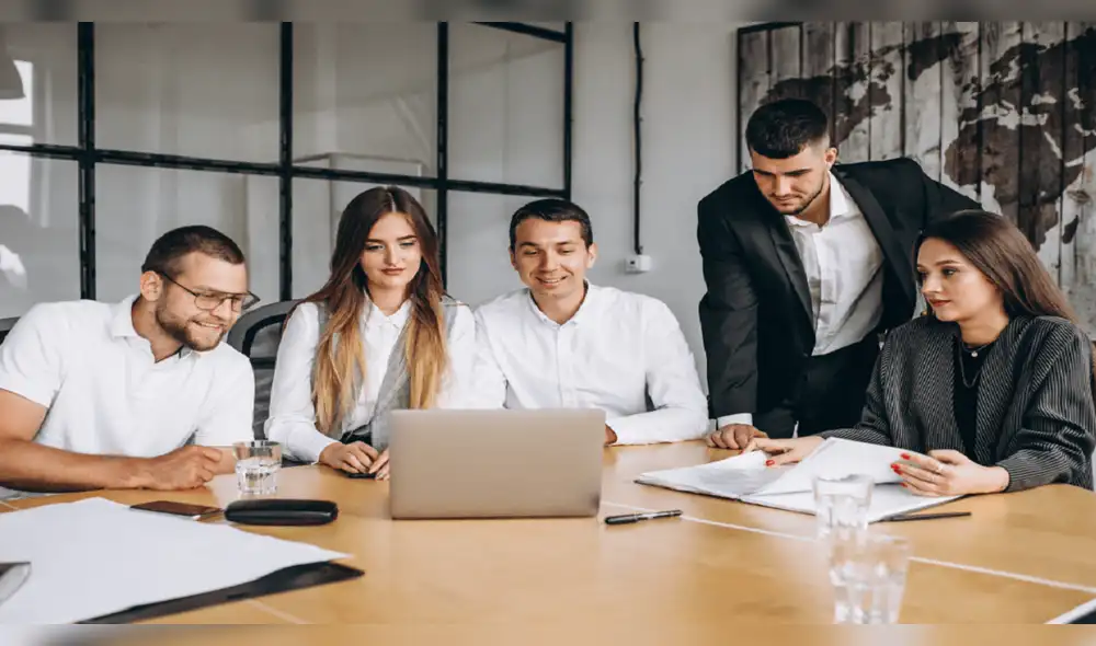 El trabajo en equipo es esencial en la mayoría de los entornos laborales. MERCADO LABORAL
