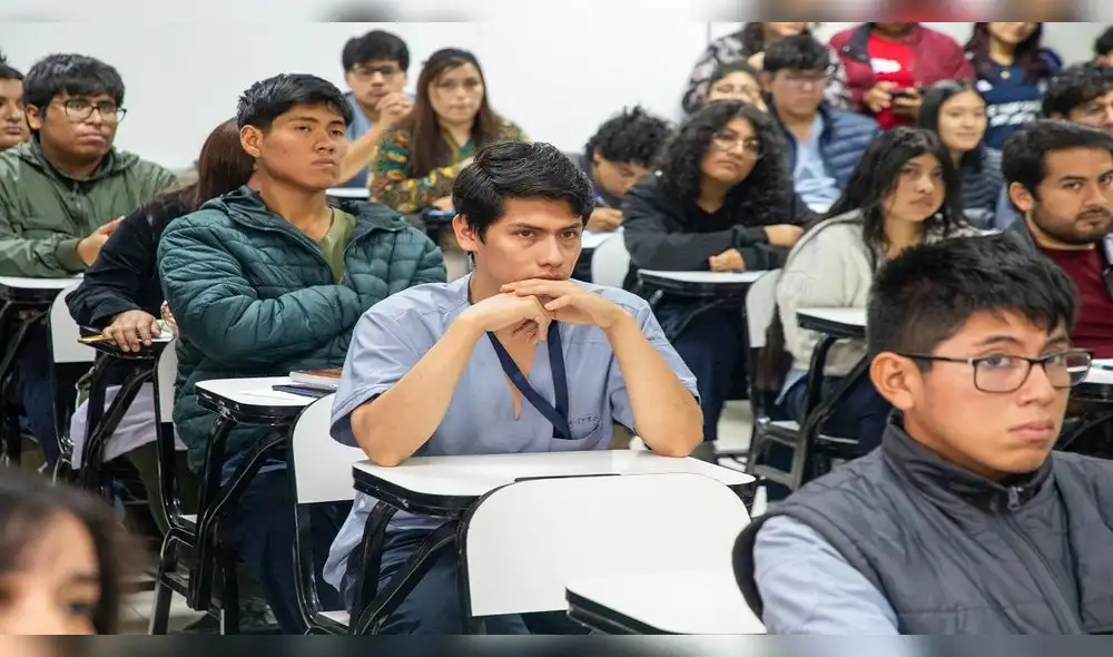 La elección de una carrera profesional es un paso decisivo en la vida de cualquier joven. CARRERA
