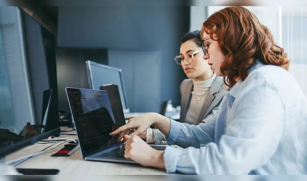El informe señala que 3,5 millones de mujeres en la región representan el 2,5% de la fuerza laboral femenina en plataformas, ganando hasta un 67% menos que sus colegas varones y dedicando tiempo a tareas no remuneradas.