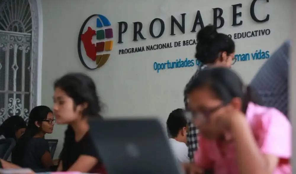 El primer paso para elegir una carrera es la autoexploración. BECA 18