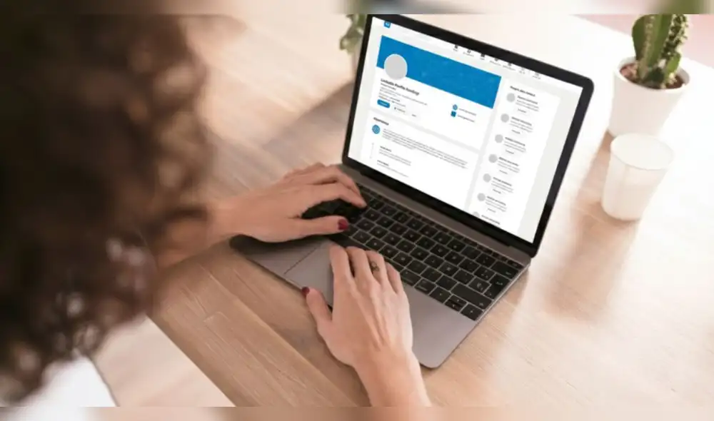 Optimizar tu perfil en LinkedIn es crucial en un mercado laboral digitalizado. La primera impresión se toma en segundos y puede determinar tu visibilidad ante reclutadores. Optimizar tu perfil en LinkedIn es crucial en un mercado laboral digitalizado. La primera impresión se toma en segundos y puede determinar tu visibilidad ante reclutadores.