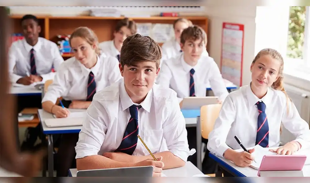Las competencias clave que definen el éxito de los estudiantes al egresar del colegio son fundamentales para su desarrollo integral. ESTUDIANTES