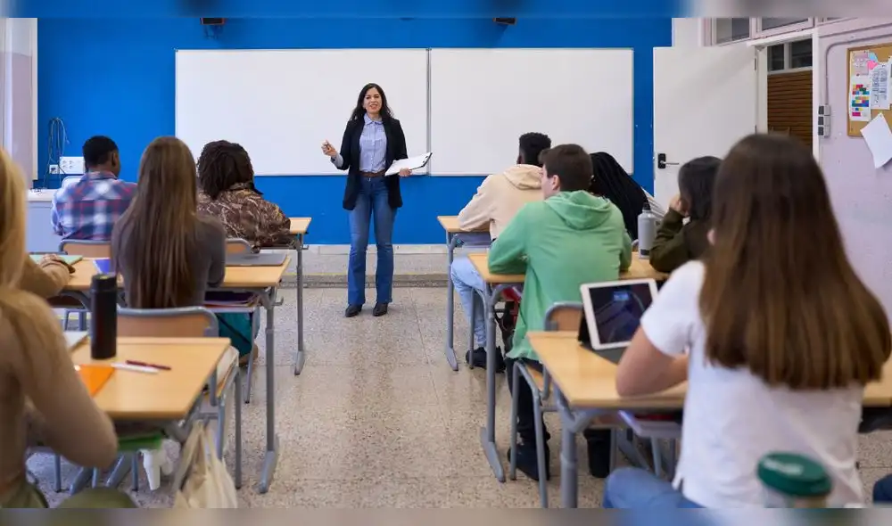La Beca Perú 2026 abre una nueva convocatoria para estudiantes con buen rendimiento académico y recursos limitados que deseen acceder a educación superior técnica o universitaria. Fuente: Envato.