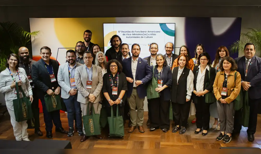 El programa busca fortalecer la cualificación profesional en industrias culturales, ofreciendo cursos virtuales en español, con una carga horaria de 60 horas y acceso sin requisitos previos. Foto: Difusión