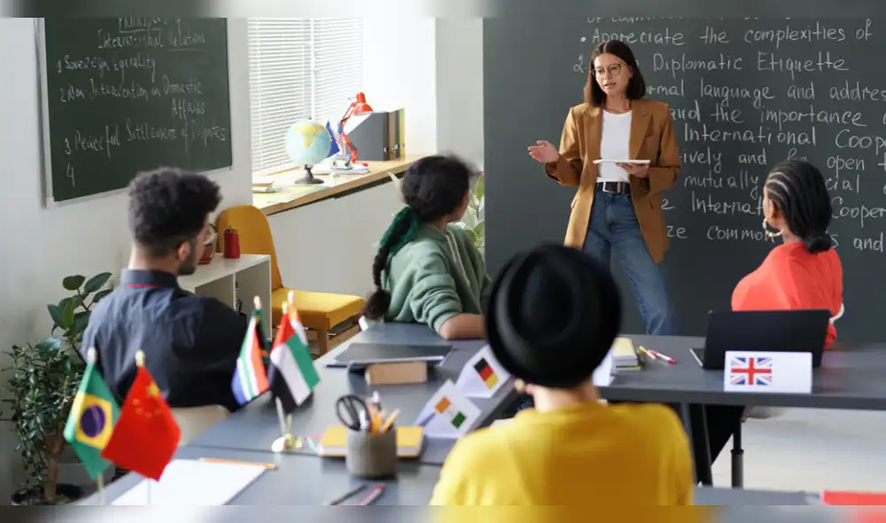 Dominar los verbos más comunes en inglés es clave para mejorar tu vocabulario y responder con confianza en conversaciones cotidianas. Esto te acerca a la fluidez en el idioma. Foto: Envato verboingles-palabrasingles