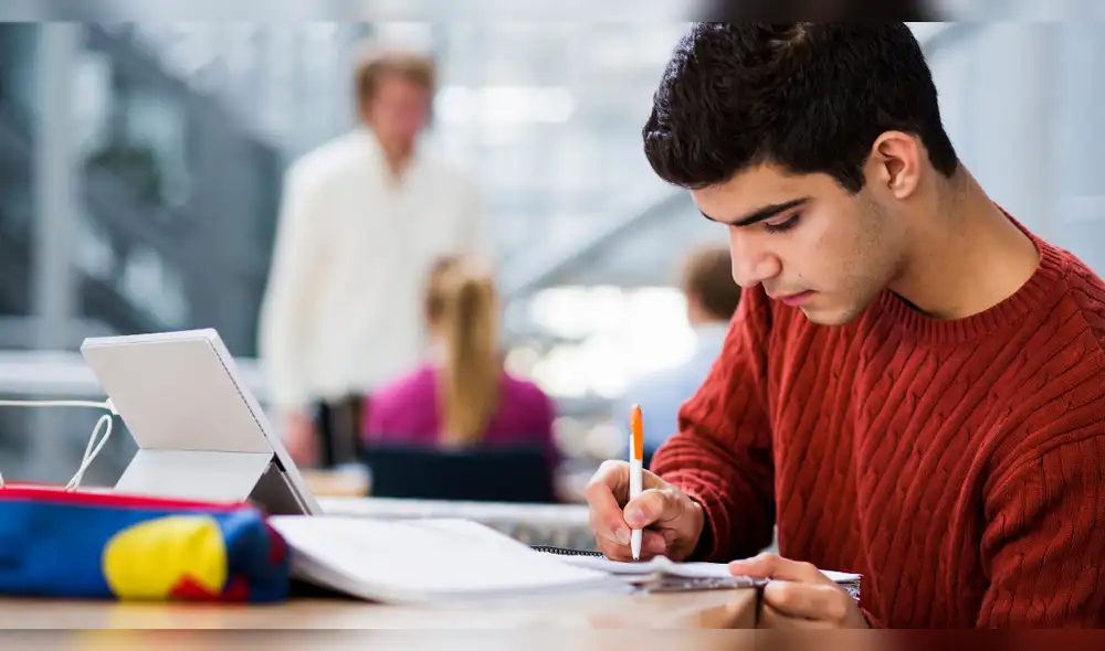 Una estrategia de estudio popular reabre el debate sobre cómo realmente aprendemos bajo presión académica. Foto: Envato Una estrategia de estudio popular reabre el debate sobre cómo realmente aprendemos bajo presión académica. Foto: Envato