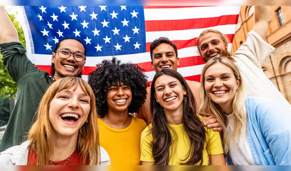 La Beca Conectemos 2026 ofrece una oportunidad única para estudiar inglés de forma virtual, con subvenciones de hasta el 100% durante 13 meses. Está dirigida a mayores de 14 años. Foto: Envato Beca-Conectemos-en-Perú