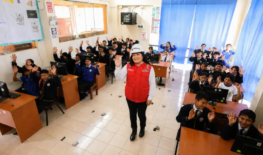 Ingenieras participan en el despliegue de los Centros de Acceso Digital que llevan internet y capacitación tecnológica a zonas rurales del Perú.