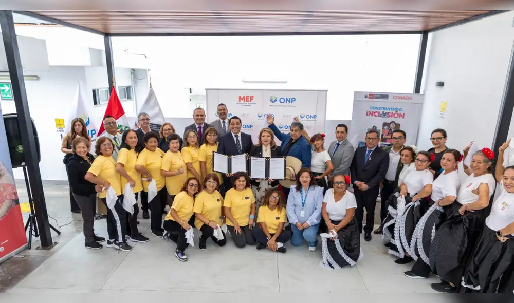 La ONP y el CONADIS firman un convenio para mejorar la atención de personas con discapacidad y pensionistas, impulsando una atención pública más accesible en el país. Foto: Gob.pe tramites-accesibles-para-personas-con-discapacidad