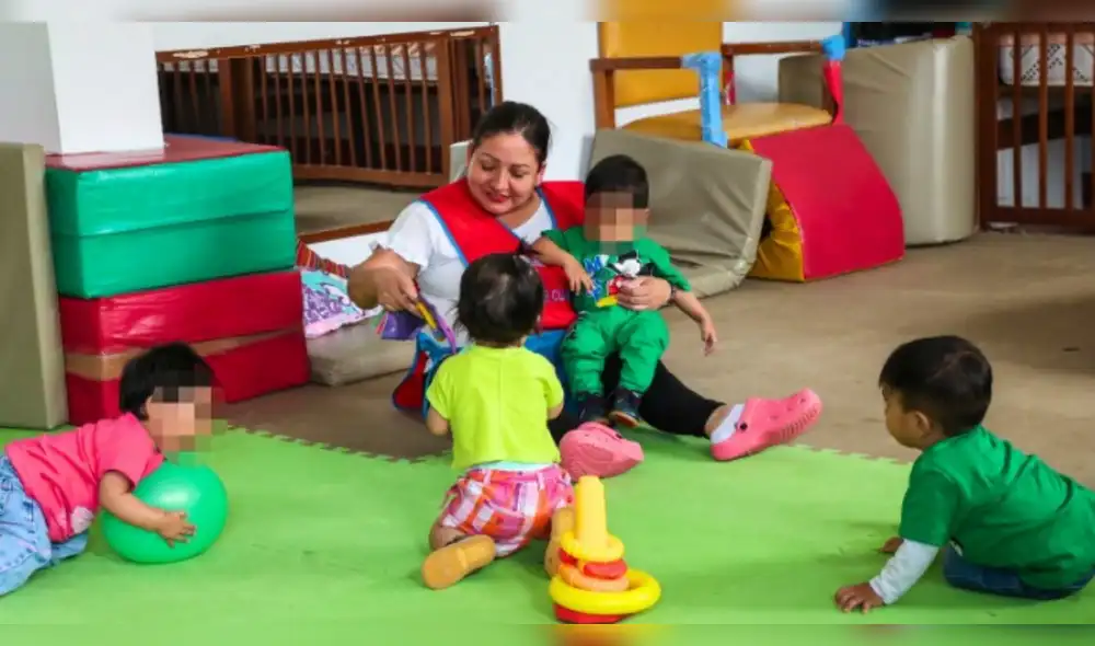 Este programa no solo beneficia a los menores, sino que también ayuda a las internas a prepararse para su reinserción laboral, ofreciendo una oportunidad de redención y crecimiento personal. Foto: Gob.pe madres-cuidadoras-en-penales