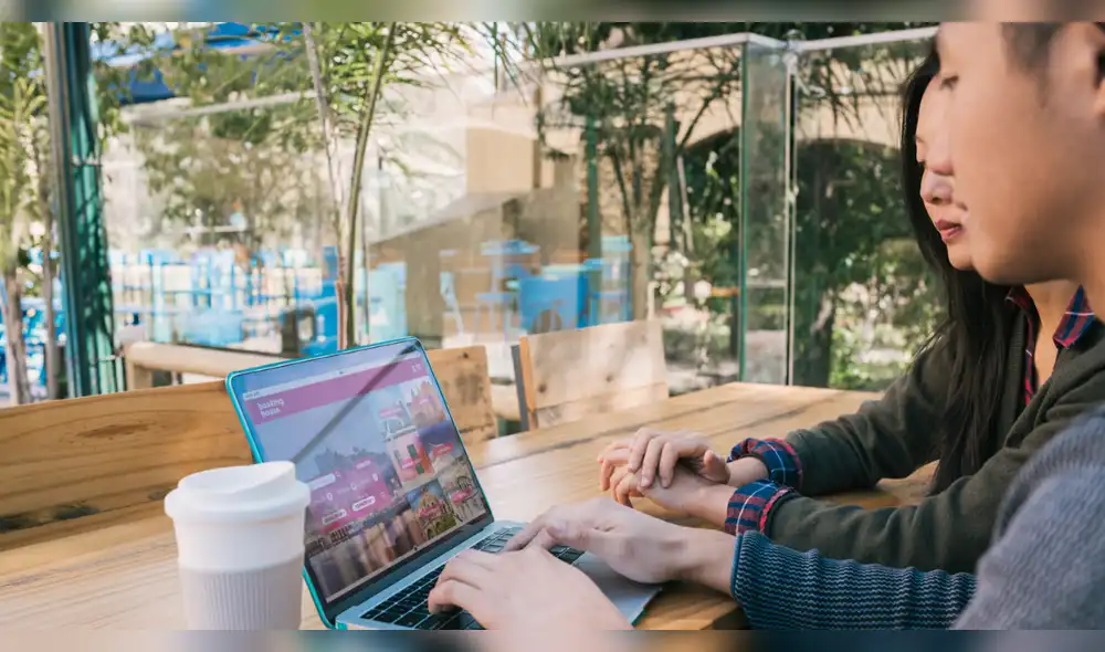 Este espacio busca que más estudiantes encuentren oportunidades académicas y cuenten con herramientas para afrontar sus postulaciones con mayor preparación y confianza. Foto: Envato plataforma-de-becas-en-peru