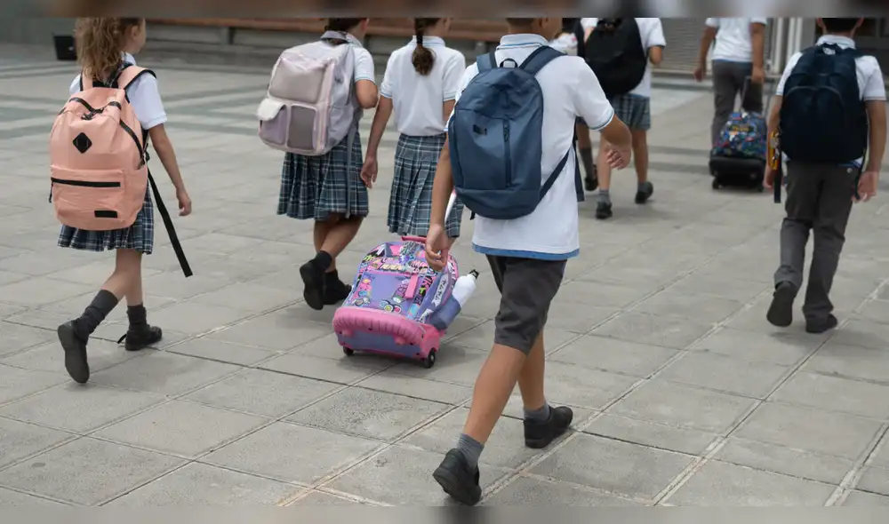 Las políticas educativas requieren una mirada integral que atienda las necesidades de los niños desde sus primeros años. Foto: Envato aprendizaje-infantil