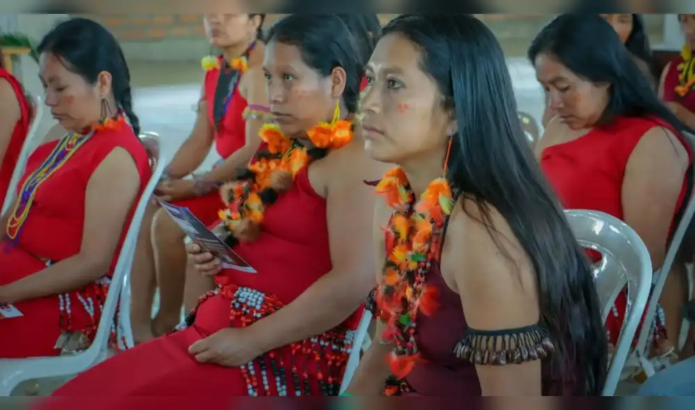 Durante el tercer Congreso de Mujeres del Gobierno Territorial Autónomo Awajún, se denunciaron 524 casos de agresiones y barreras al reportar incidentes. Exigen justicia y atención integral para las víctimas. Foto: A.A mujeres-awajun