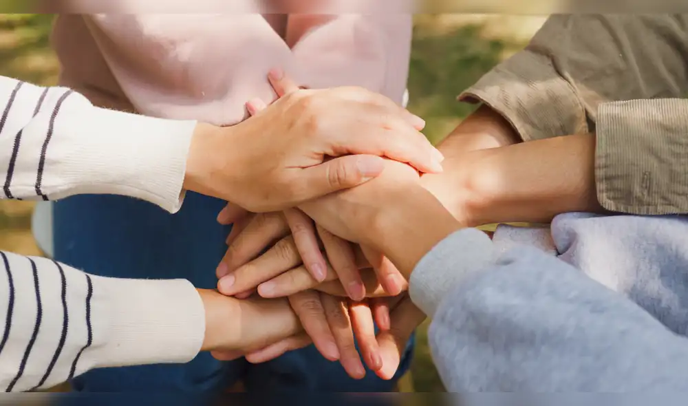 La conmemoración invita a reflexionar sobre la justicia social y la resolución pacífica de conflictos, enfatizando la necesidad de prevenir y atender la violencia en diversas comunidades. Foto: Envato día-internacional-de-la-no-violencia