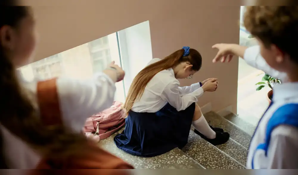 Expertos advierten que el silencio ante estas conductas alimenta el bullying. Identificar señales tempranas sigue siendo un reto en los centros educativos, afectando su capacidad de respuesta. Foto: Envato